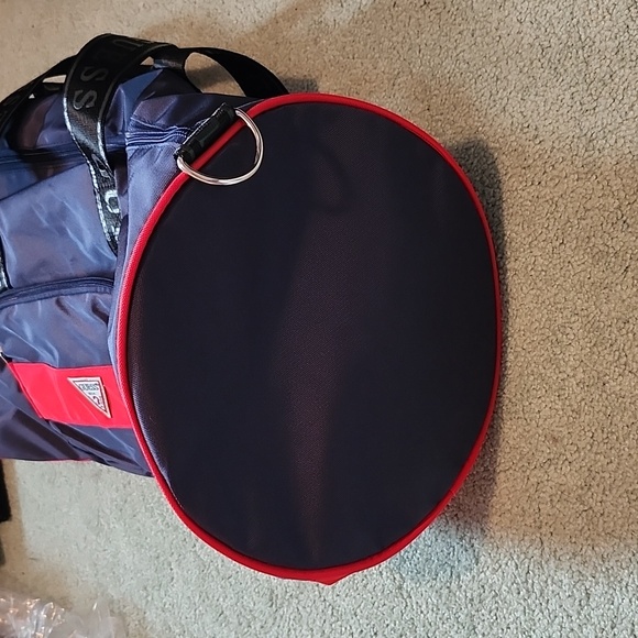 Guess Barrel Bag / Duffel - Picture 2 of 5